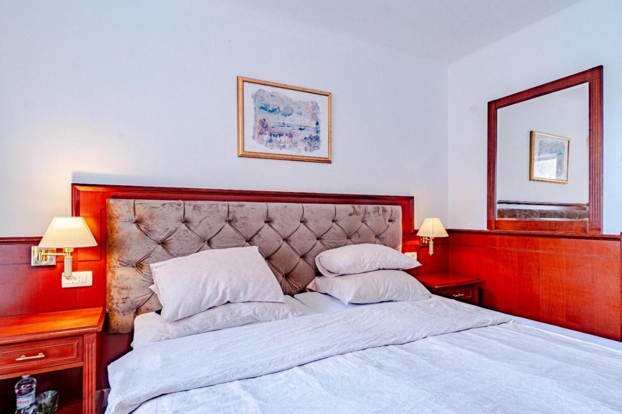 Hotel Dalmacija Вела-Лука Екстер'єр фото